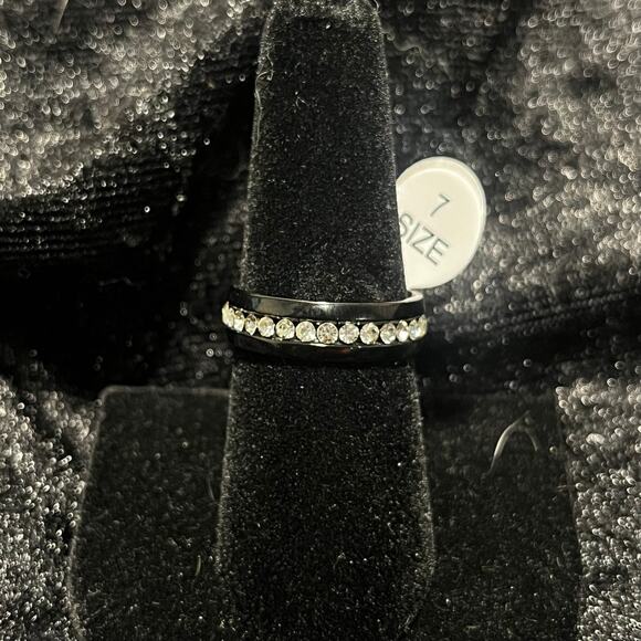 Black and Bling ring - Picture 1 of 1